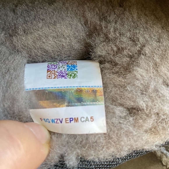 New!🍁UGG® Bailey Button Triplet Il' Boot Chestnut Suede, Size 8 - Picture 15 of 16